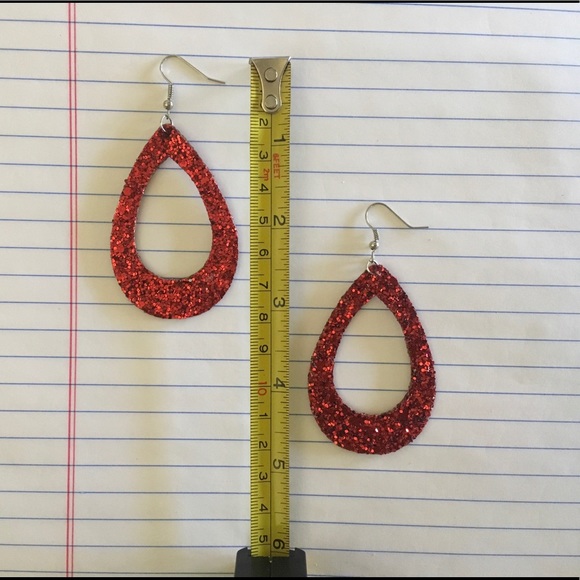 ☄️Pretty Red Glitter Teardrop Earrings☄️ - Picture 2 of 7